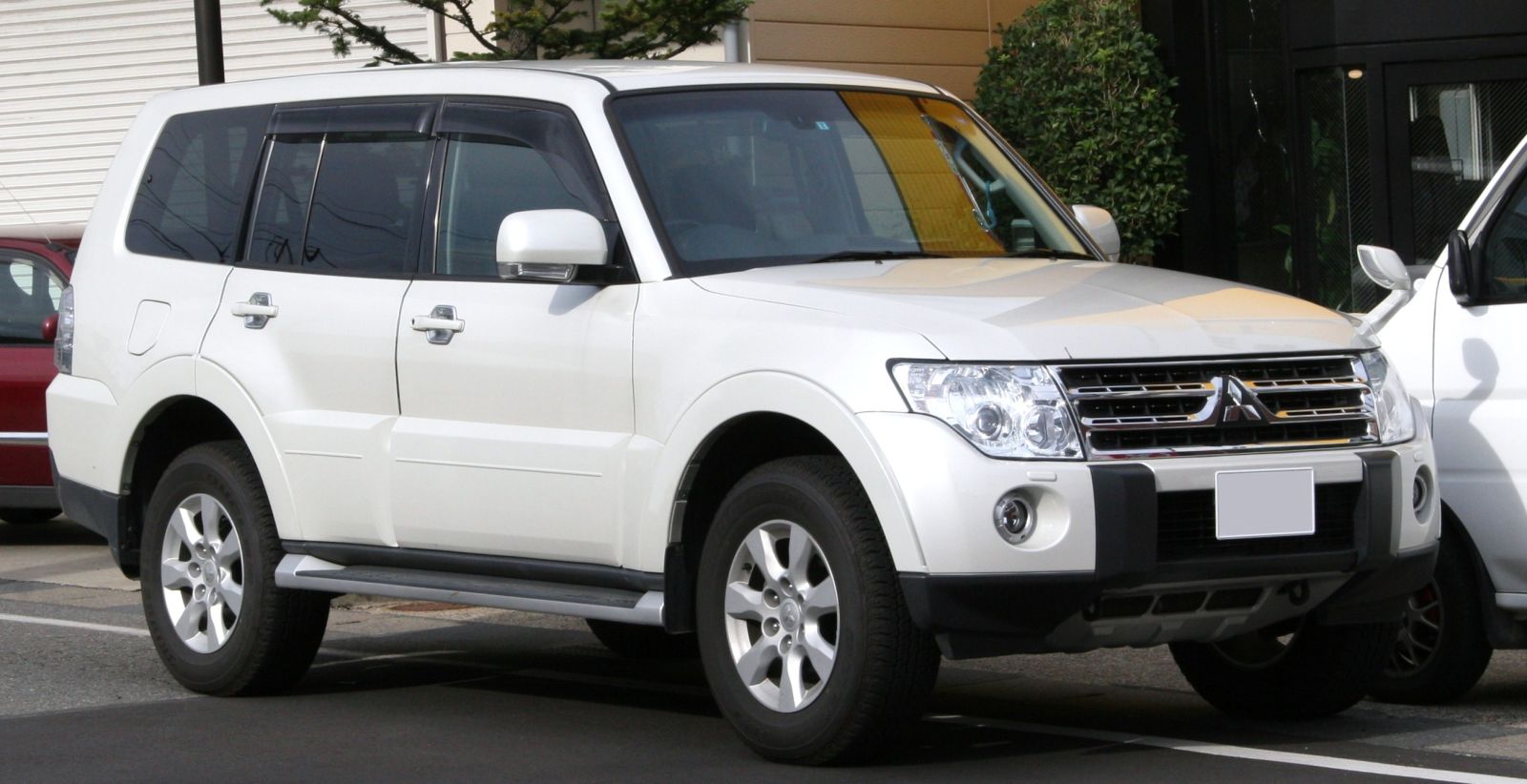 مواصفات سيارة باجيرو 2023 GLS 5 Door