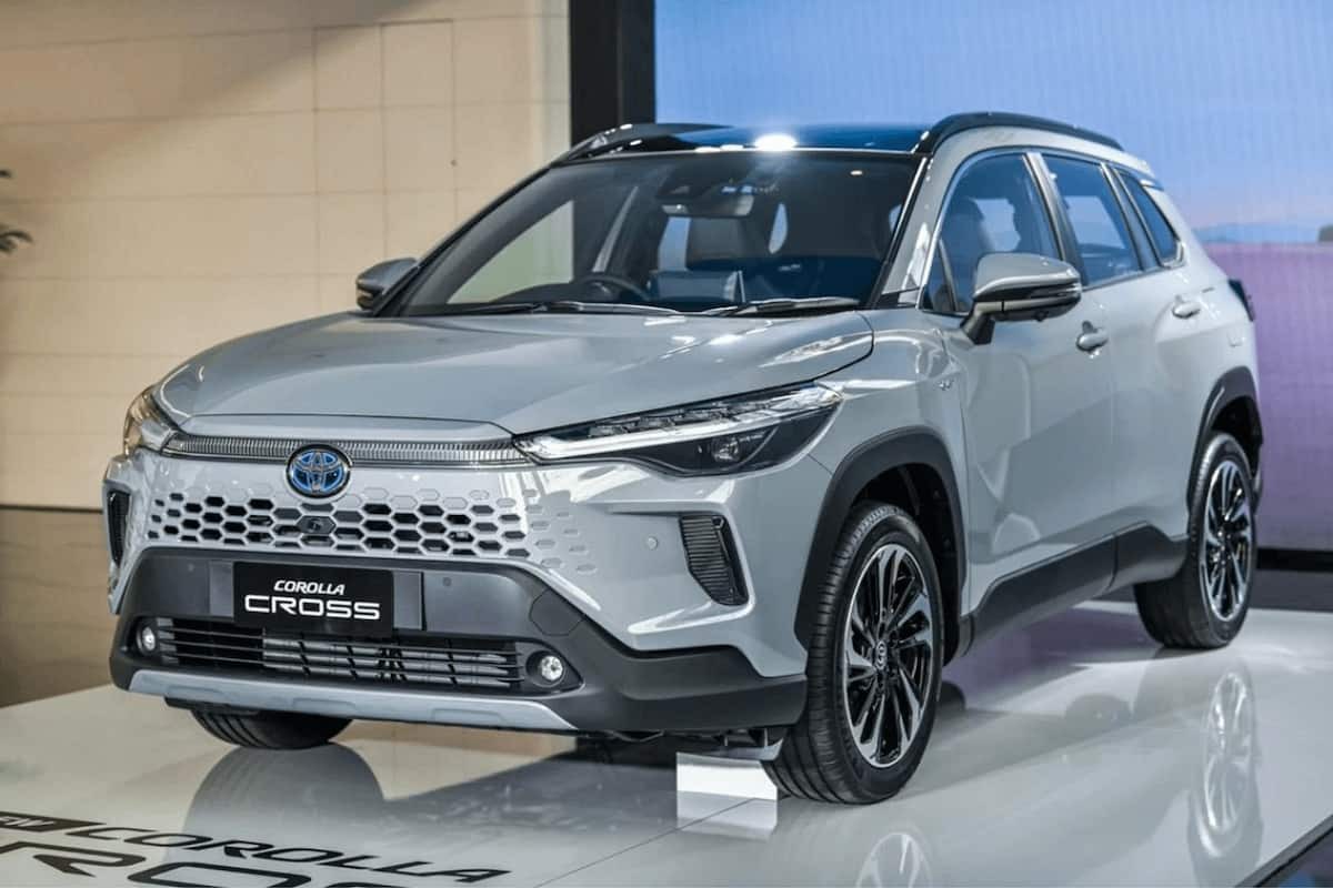 تويوتا كورولا كروس 2024 Toyota Corolla CROSS .. سيارة فارهة تصل السعودية بميزات تفوق الخيال وتحطم هيونداي سنتافي 2024 