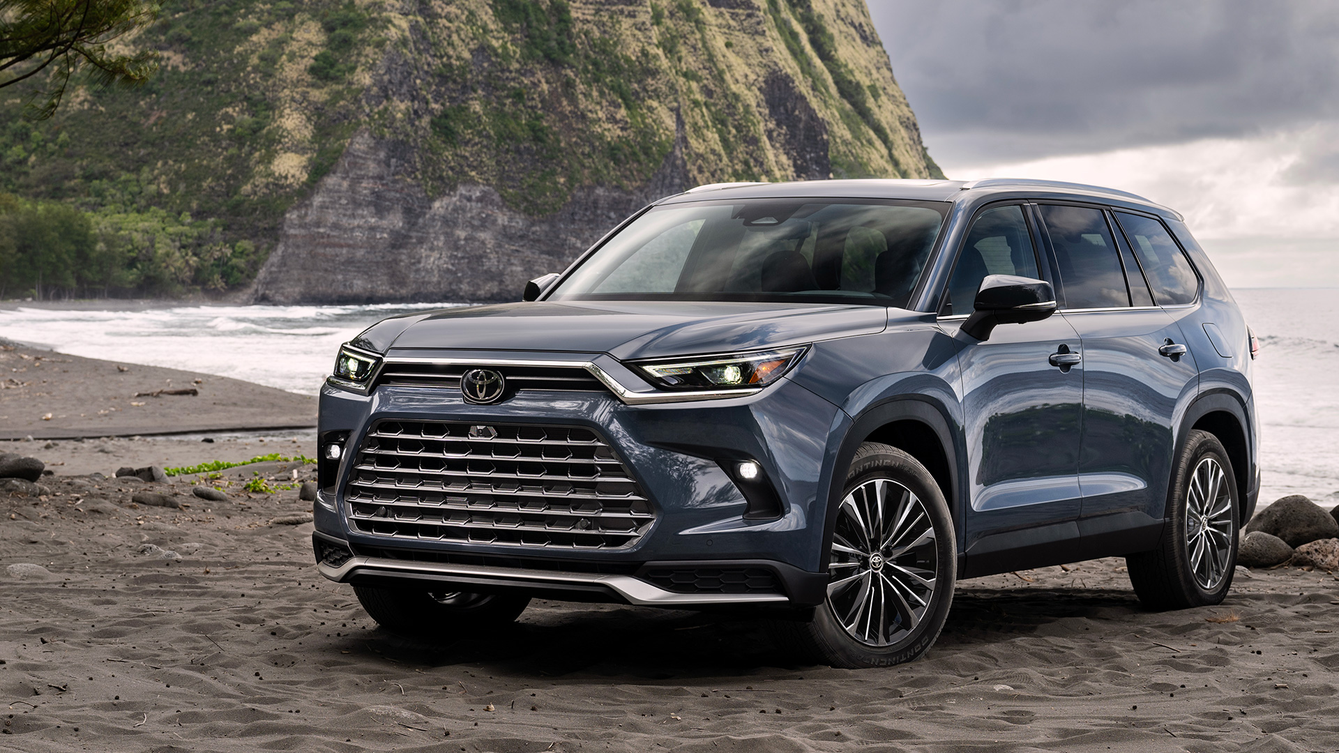 وحش الطرق الوعرة .. تويوتا هايلاندر Toyota Highlander 2024 سيارة فارهة مناسبة للعائلات في السعودية وبهذا السعر الرخيص 