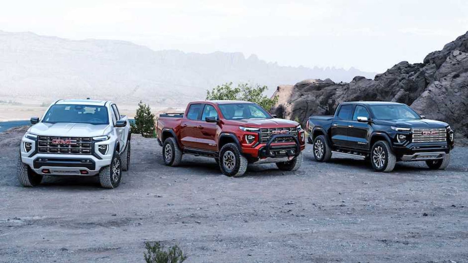 محطمة تويوتا هايلكس .. جمس كانيون أيه تي فور اكس 2024 GMC canyon أفخم سيارة بيك اب فارهة في السعودية بهذا السعر