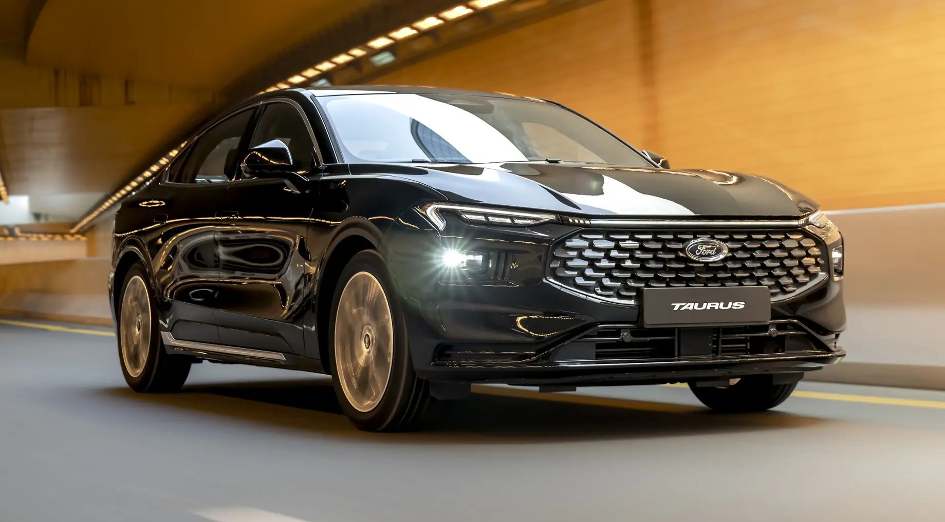 أرخص سيارة سيدان أمريكية فورد توروس 2024 ford Taurus تصل السعودية بميزات تحطم تويوتا كورولا وبهذا السعر