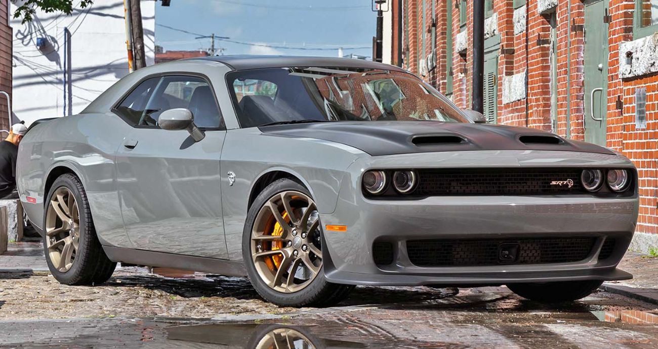 برخص التراب .. اشتري سيارة dodge challenger الجديدة في السعودية بهذا السعر والميزات الخارقة منافسة تويوتا كورولا 