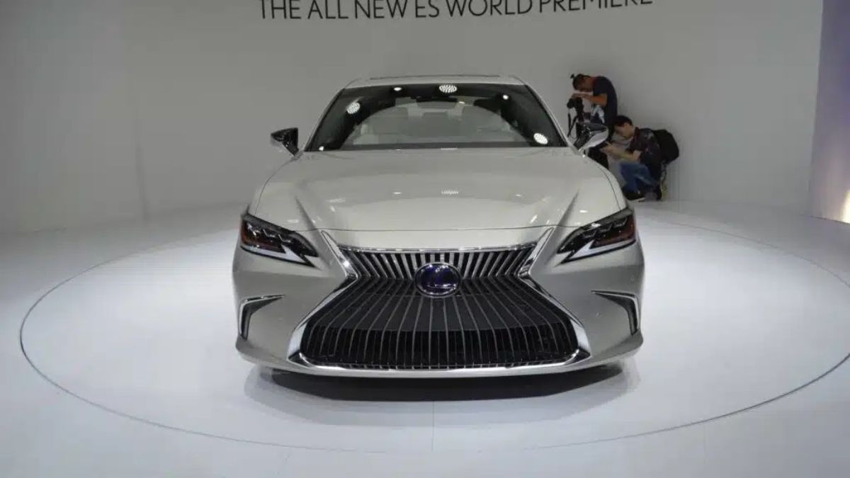 ​​​​​​إلحق أرخص عروض سيارات مستعملة للبيع في السعودية .. سيارة لكزس LEXUS ES350 حديثة تبدا من هذا السعر الغير متوقع