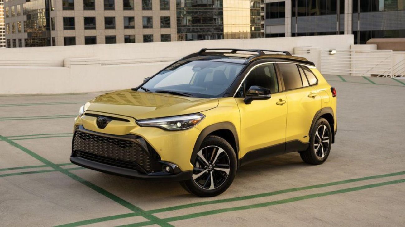 تويوتا كورولا كروس Toyota Corolla Cross 2024 .. أقوى سيارة كروس أوفر تنافس نيسان باثفندر بهذا السعر الرخيص