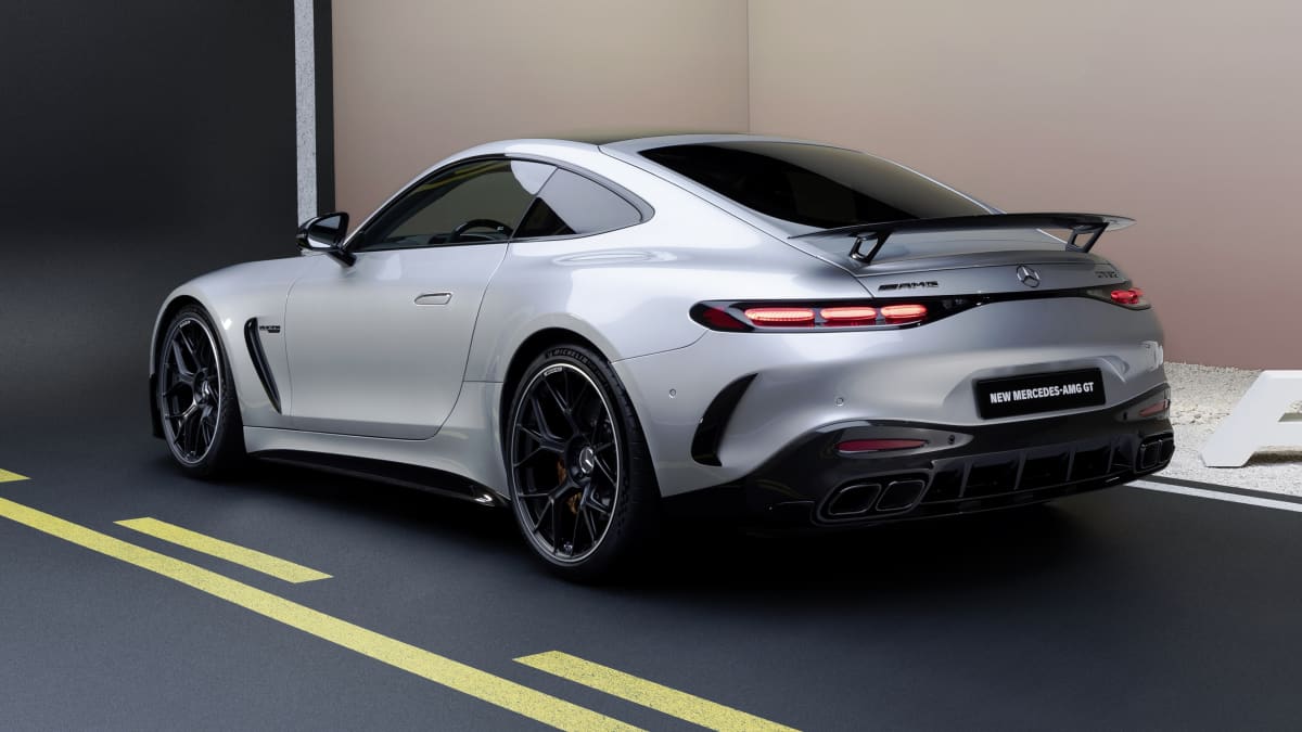 سيارة مرسيدس-بنز 2024 AMG GT تغزوا أسواق السعودية بميزات تفوق تويوتا كورولا وبخصم 20,000 ريال .. إليكم سعرها الجديد 