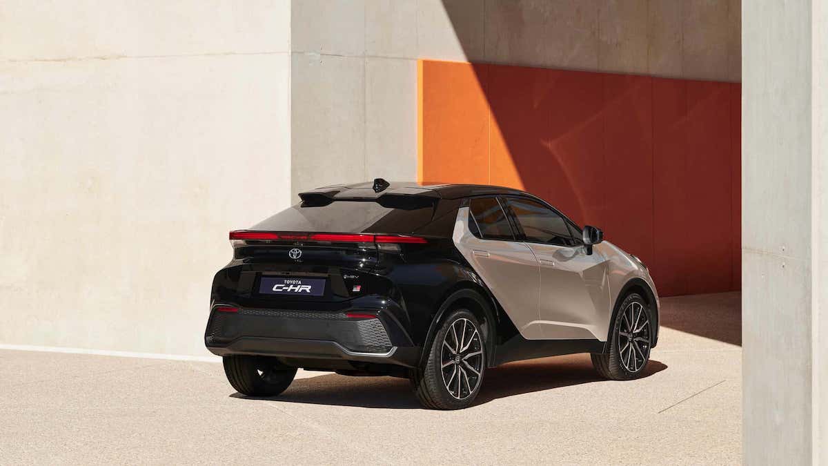 تويوتا C-HR لعام 2024 .. سيارة رياضية واقتصادية كروس أوفر تنافس الكبار بهذه التقنيات والتصميم الرهيب في السعودية 