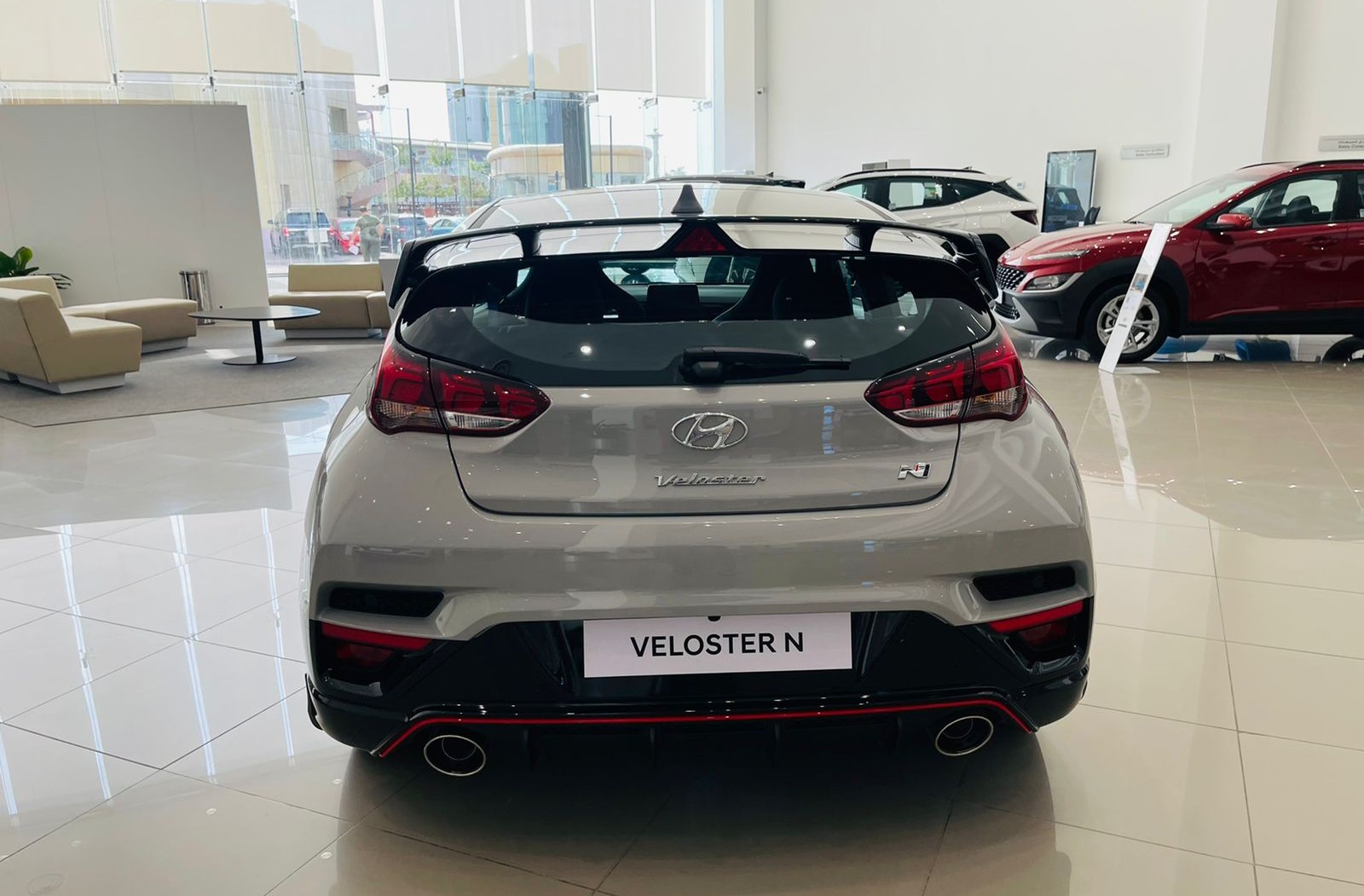 وحش الهاتشباك .. سيارة رياضية هيونداي فيلوستر Hyundai Veloster 2024 تغزوا السعودية بميزات حطمت Toyota وبهذا السعر الرخيص 