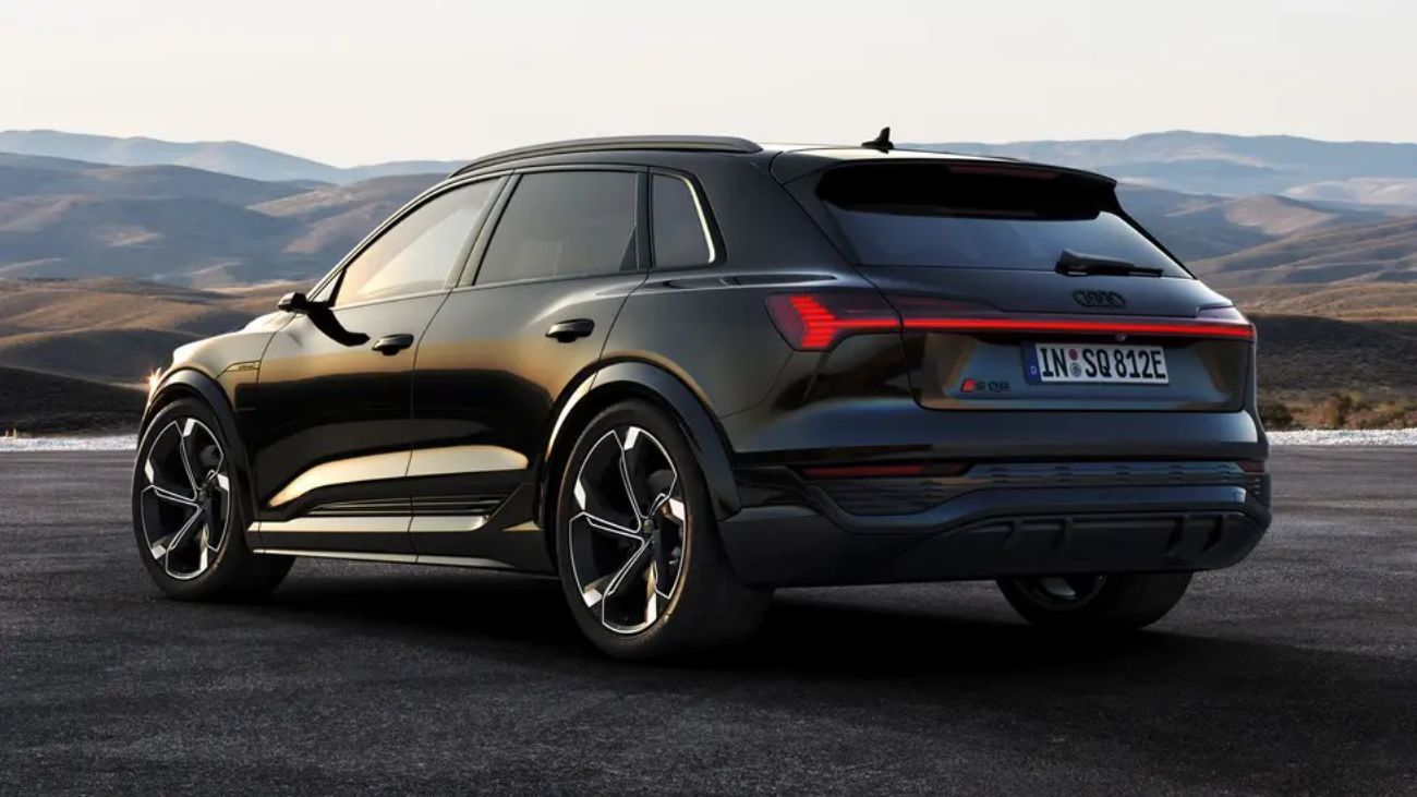 أفخم سيارة كهربائية رياضية audi q8 موديل 2023 تغزوا السعودية بميزات تفوق تويوتا كورولا كروس وبهذا السعر الغير متوقع 