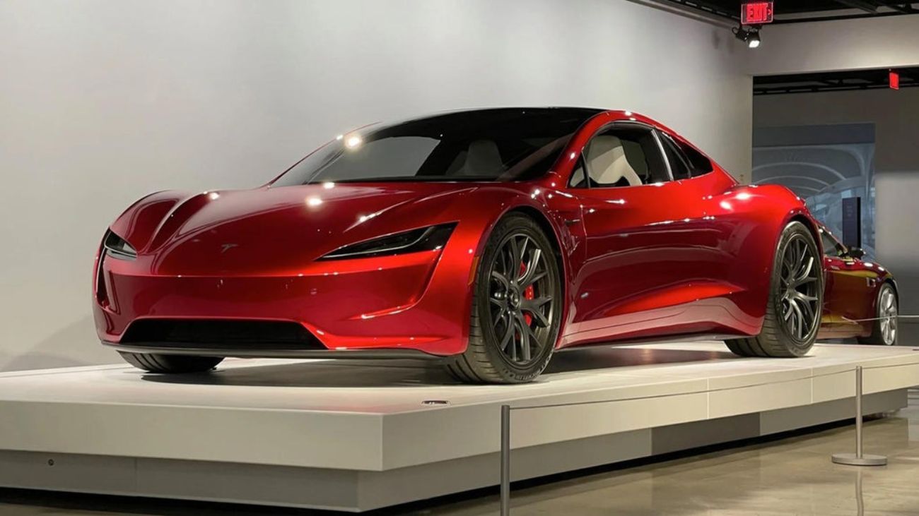 اسرع سيارة فارهة كهربائية TESLA ROADSTER 2024 في السعودية تنافس سيارات الوقود بأداء عالي وسعر غير متوقع 