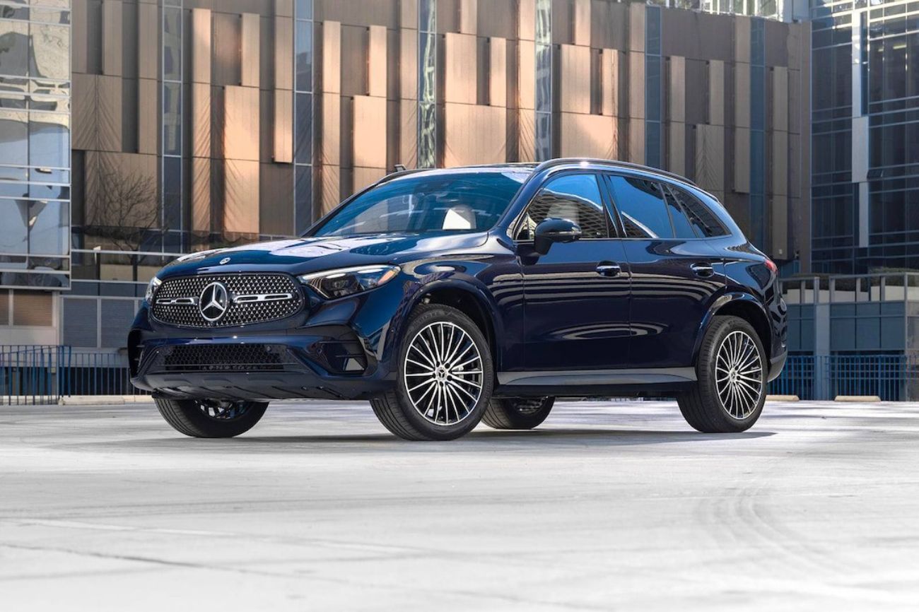 مرسيدس بنز Mercedes-Benz GLC 2024 .. سيارة رياضية نادرة تصل السعودية وتحقق مبيعات جنونية لهذه الميزات والسعر المناسب 